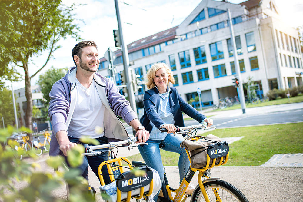 Personen auf dem MOBIbike